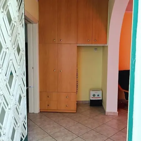 Detached House With A Lovely Yard 5' Walk From Metro Station Agios Dimitrios And Metro Mall Holiday home *