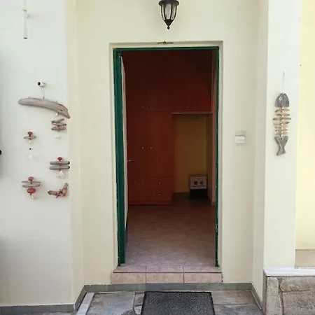 Detached House With A Lovely Yard 5' Walk From Metro Station Agios Dimitrios And Metro Mall Holiday home