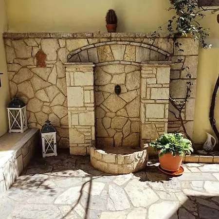 Detached House With A Lovely Yard 5' Walk From Metro Station Agios Dimitrios And Metro Mall Athens