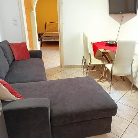 Detached House With A Lovely Yard 5' Walk From Metro Station Agios Dimitrios And Metro Mall